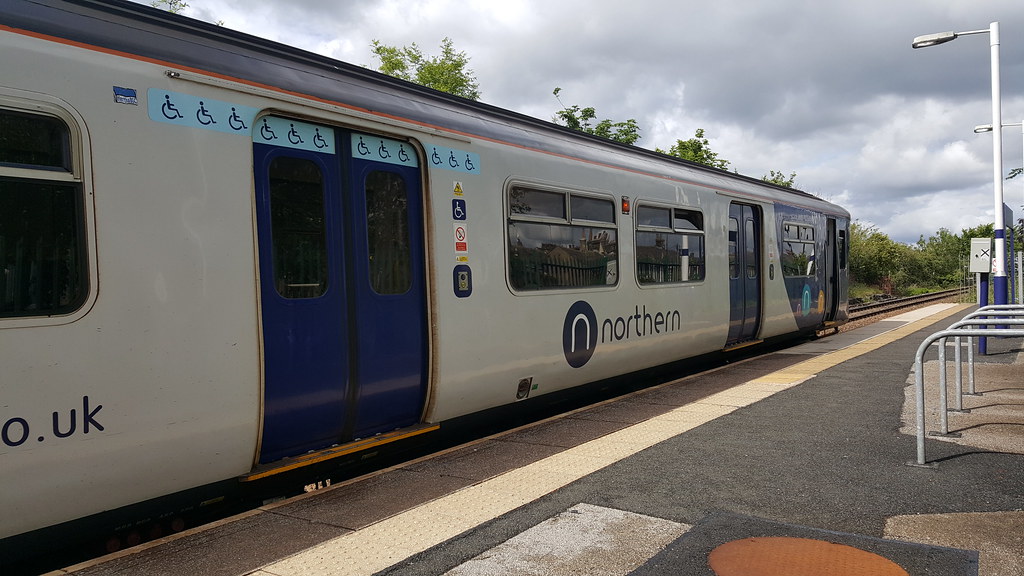 Northern Trains 150137 with 153315 at Clitheroe Railway St… Flickr