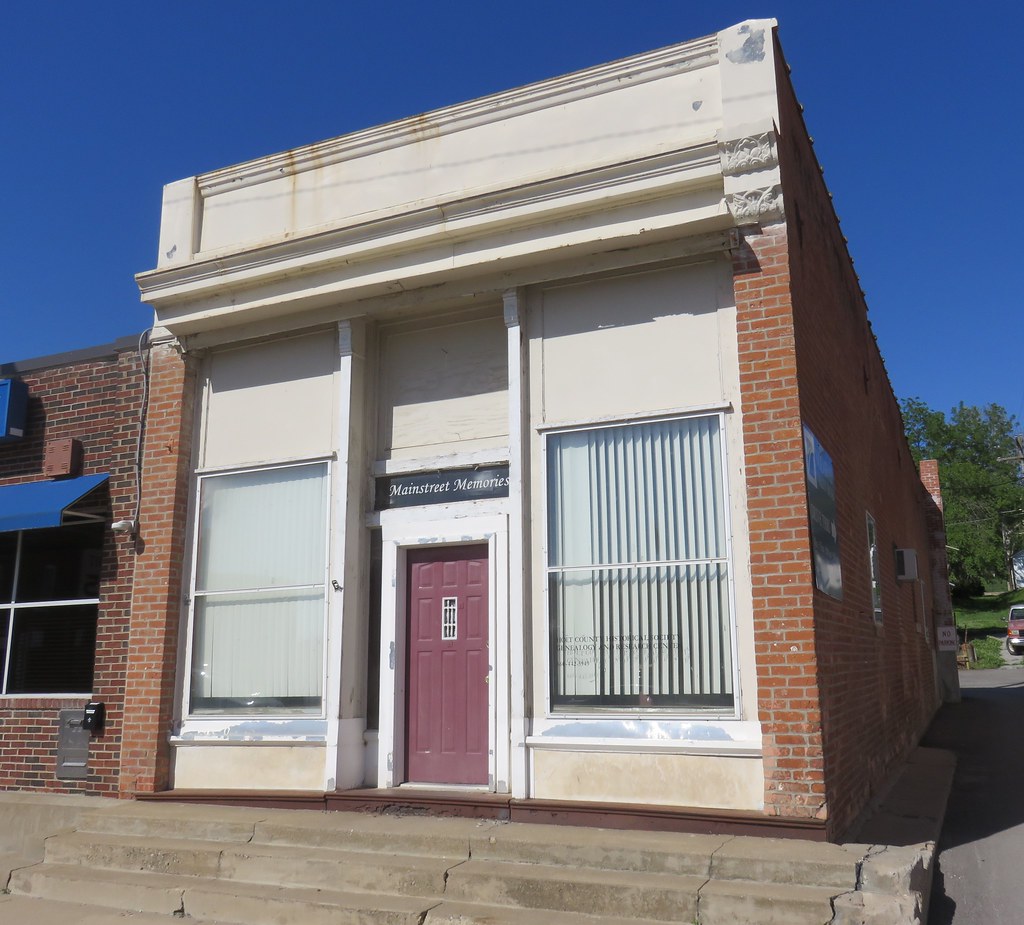 Storefront Building (Mound City, Missouri) This commercial… Flickr