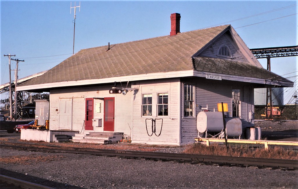 Station Searsport ME A station on Sunday won't hurt. Dig t… Flickr