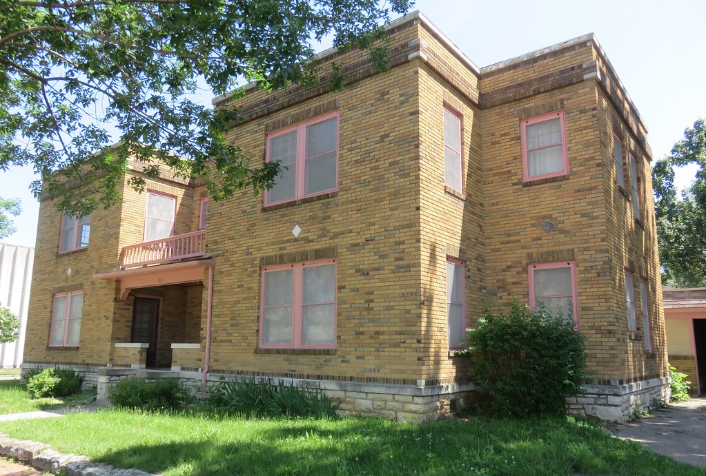 LydaJean Apartments (Manhattan, Kansas) Built in 1930, us… Flickr