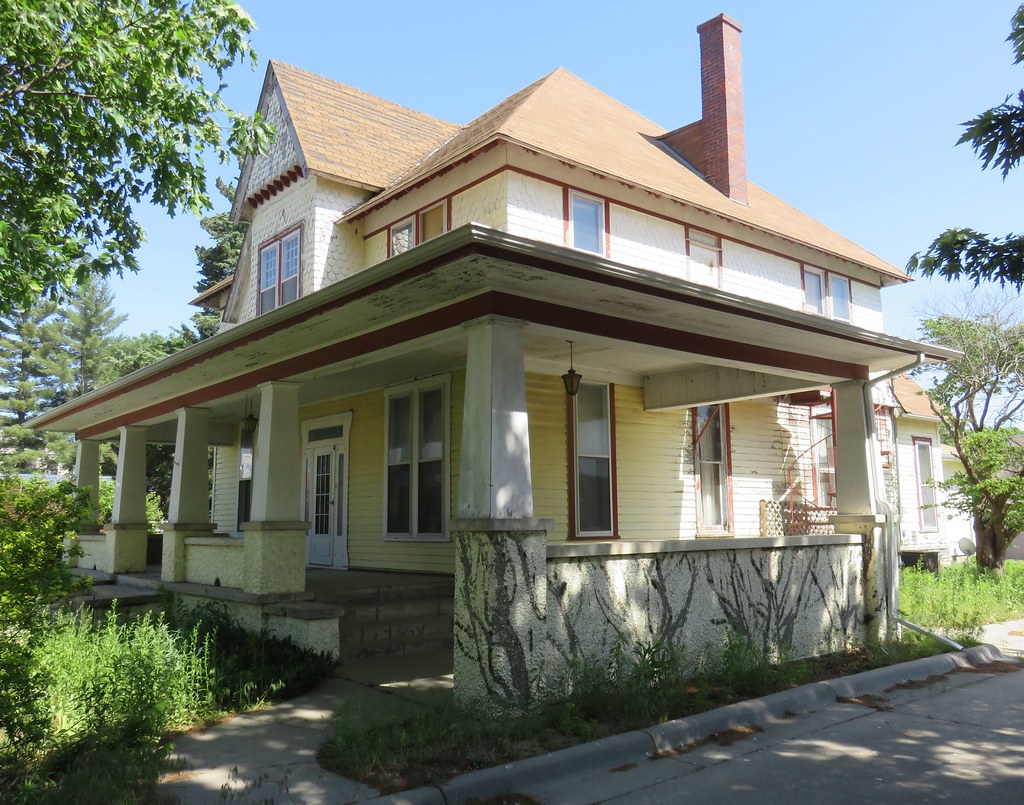 Charles W. van de Mark House (Clyde, Kansas) Built in 1884… Flickr