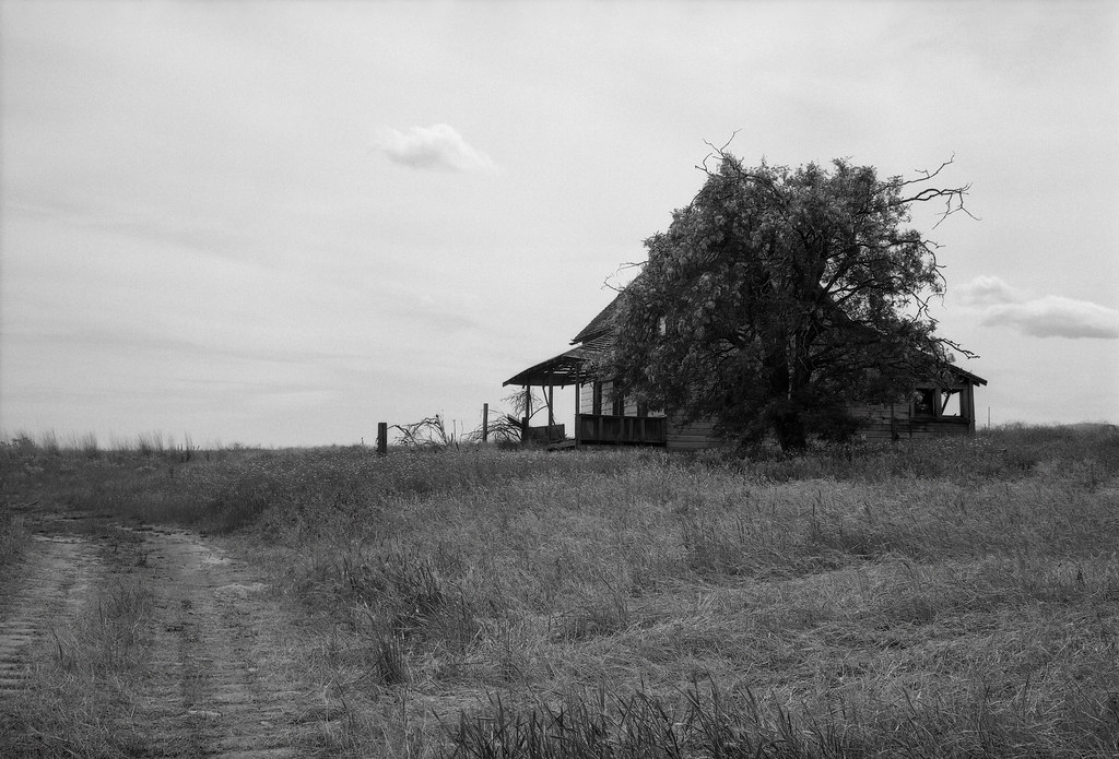 Abandoned Farmhouse, near Dufur, Oregon Austin Granger Flickr