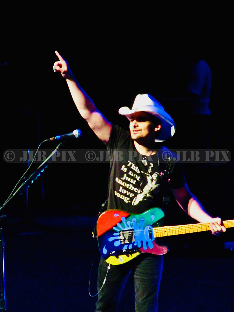BRAD PAISLEY Collection '09 '19 Flickr