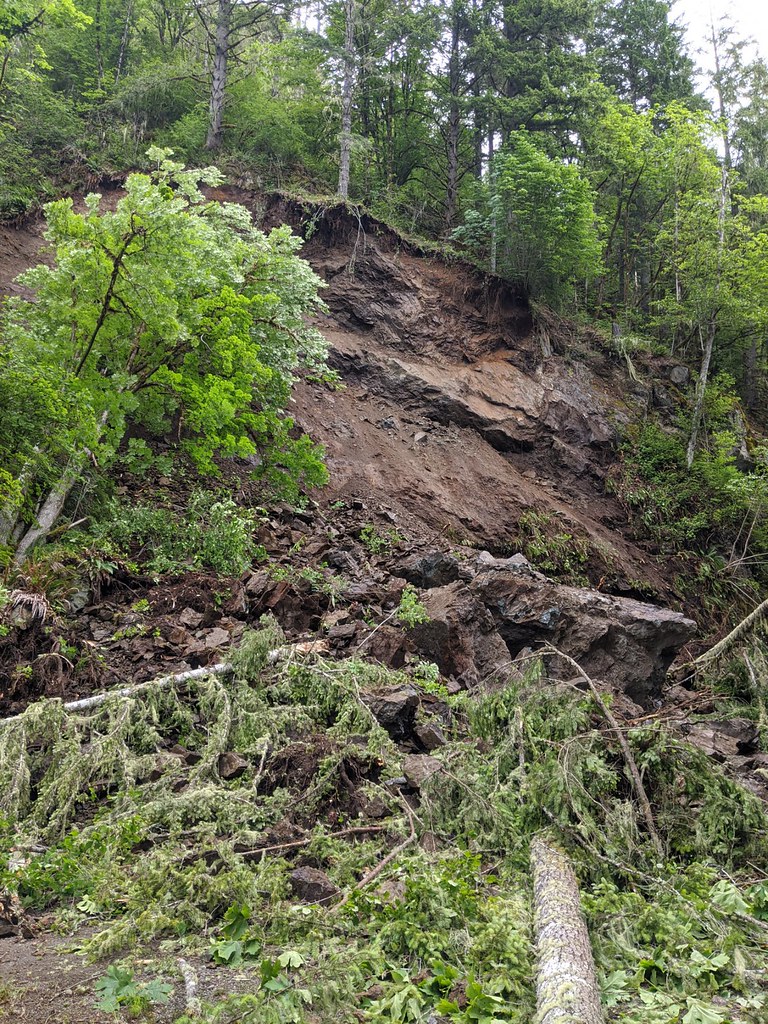 Unstable slope SR 20 landslide at milepost 98 on June 10, … Flickr
