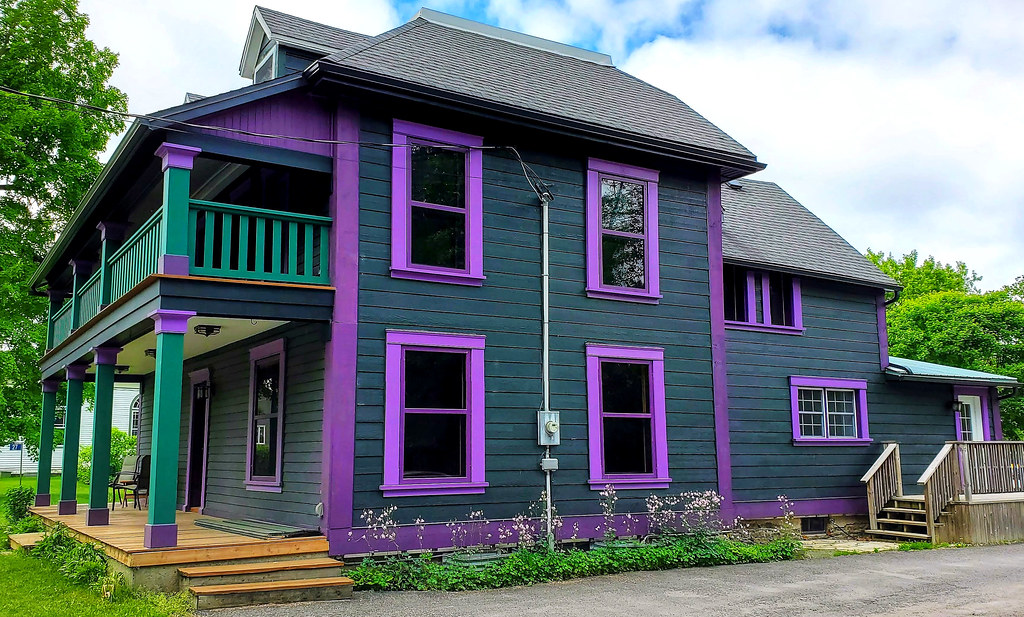 Old house in striking contemporary colours Burritts Rapids… Flickr