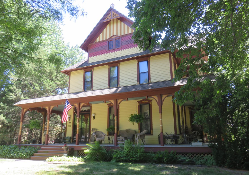 Bergtholdt House (Halstead, Kansas) Built in 1885, this Qu… Flickr