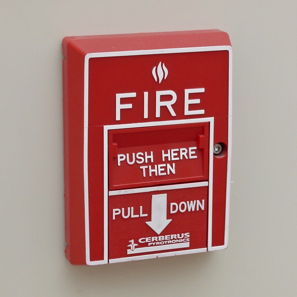 Fire alarm pull station in Potomac Hall Cerberus Pyrotroni… Flickr