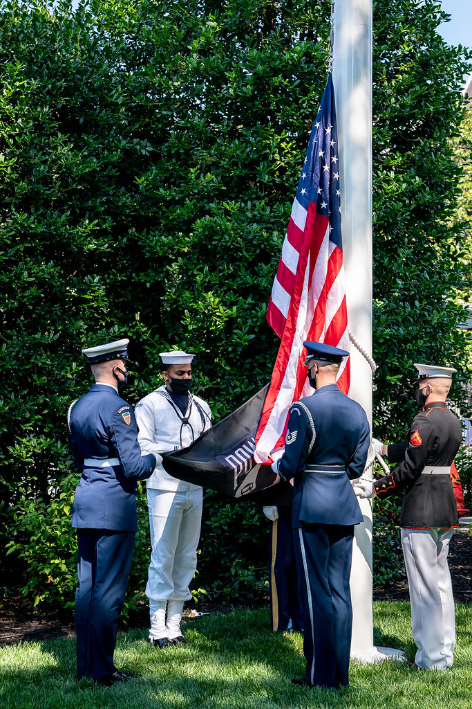 Flag Raising Ceremony Members of the U.S. Military raise t… Flickr