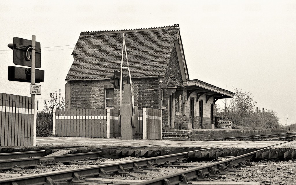 Claydon The closed station on the Oxford to Bletchley line… Flickr