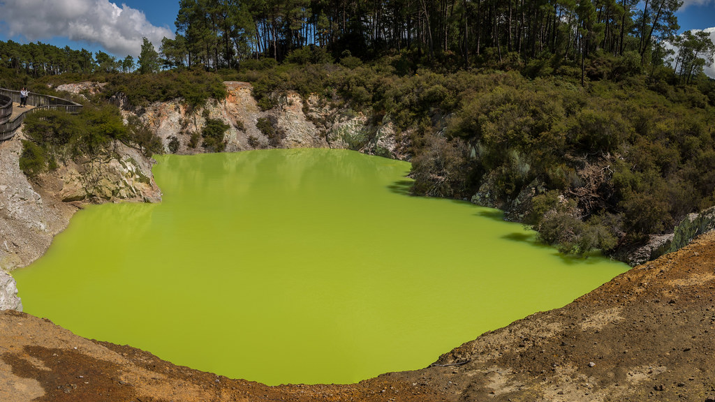 Devil´s Bath The WaiOTapu Wonderland in New Zealand is h… Flickr