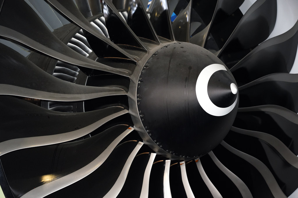 GE90 Fan General Electric GE90115B highbypass ratio turb… Flickr