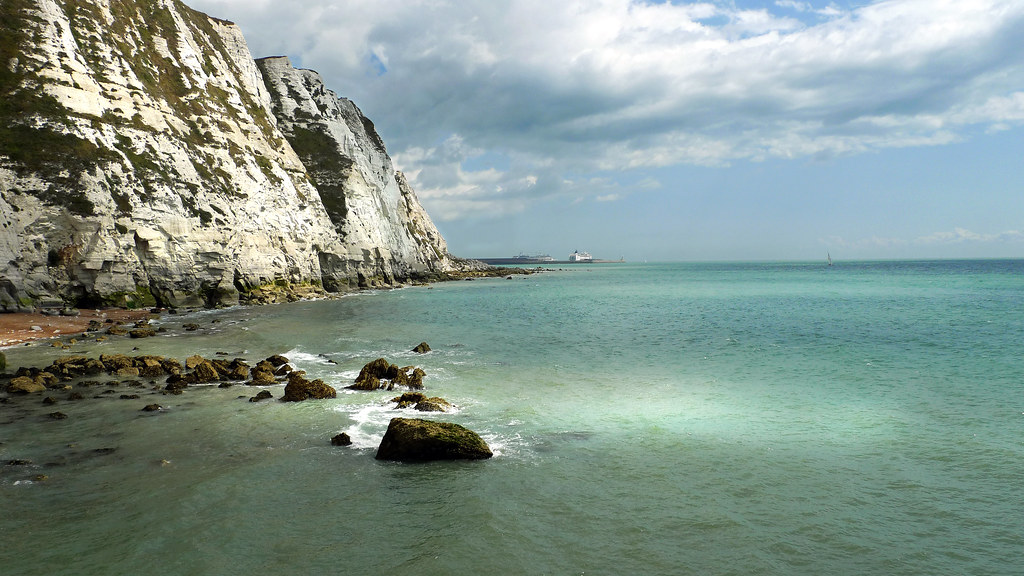 The White Cliffs of Dover Dame Vera Lynn, the British sing… Flickr