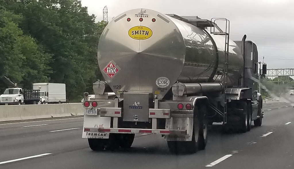 T.D. Smith Transport (Mount Forest, ON) tanker trailer 112… Flickr