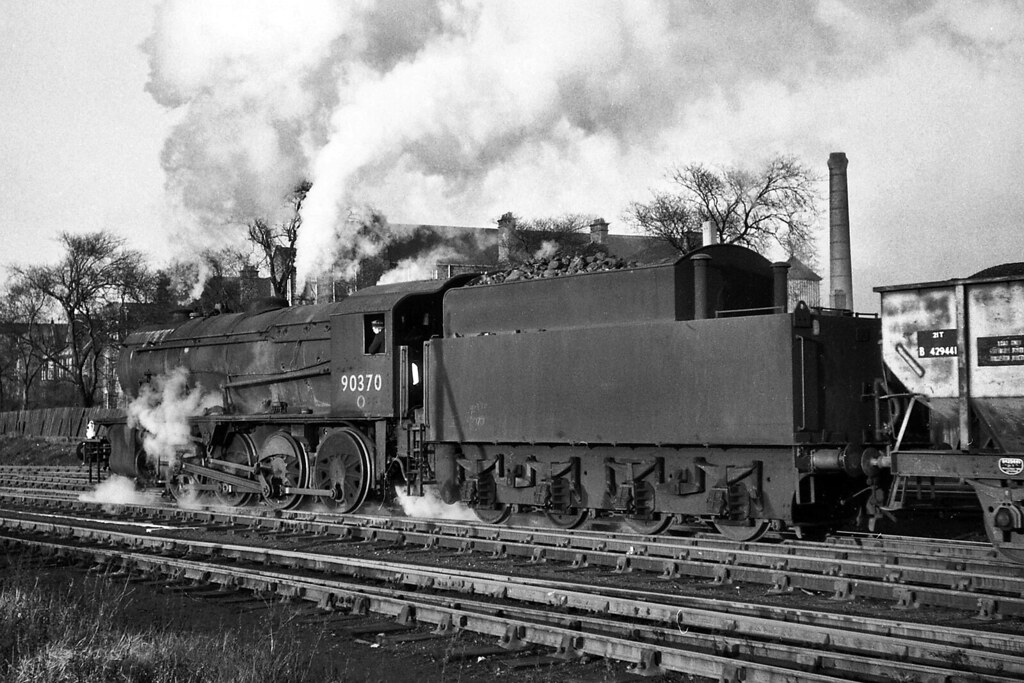 (143aS) 90370 Low Fell yard 22167 (Trevor Ermel) Flickr