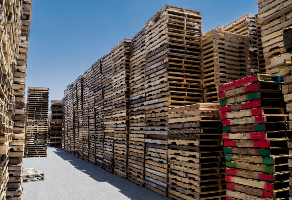 Stacked 40 High Every so often one these pallet yards catc… Flickr