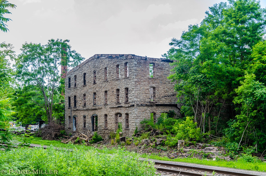 Gasport, NY Abandoned building complex with a smokestack o… Flickr