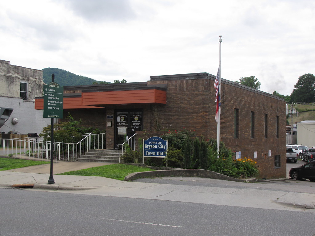 Bryson City Town Hall on Everett Street in Bryson City, No… Flickr