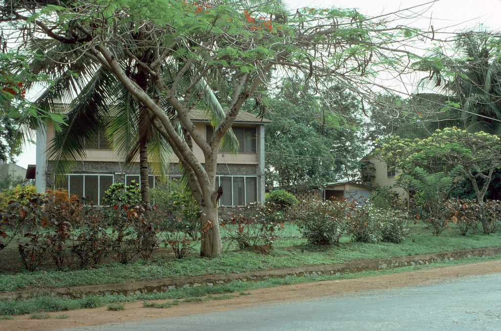 Typical house, Bodija Estate, Ibadan Ibadan, Nigeria, Apri… Flickr