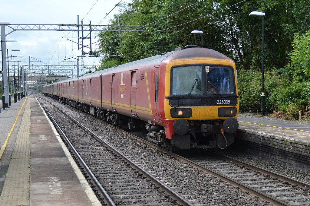 Royal Mail Class 325s' 325005 & 325016 Acton Bridge Flickr