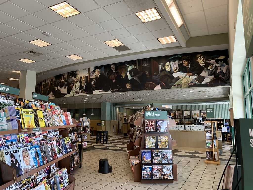 Barnes & Noble interior Barnes & Noble 2995 (24,913 squar… Flickr
