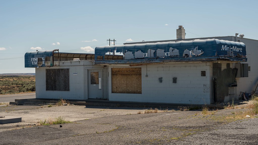 Broken Economy Mini Mart near Coulee City, WA Chris Lakoduk Flickr