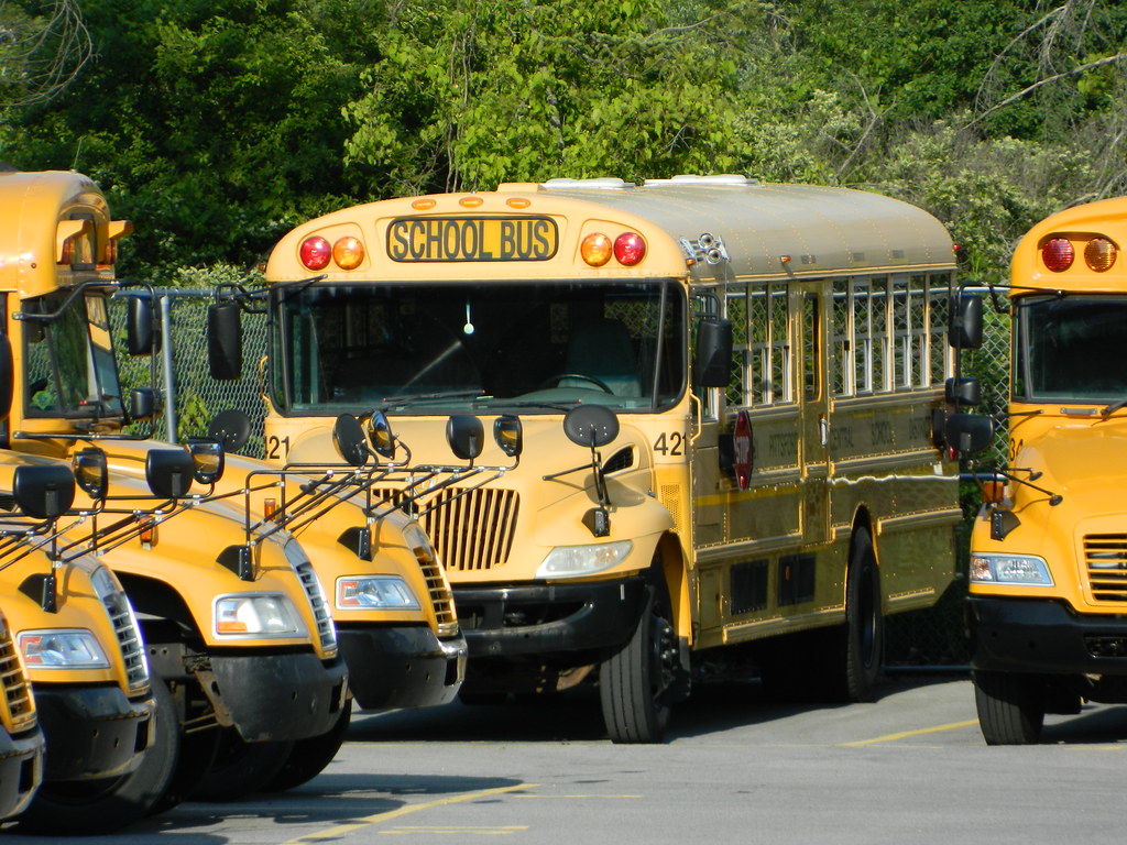 Pittsford Central School District 421 Bus lot Pittsford,… Flickr