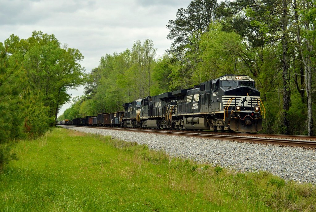 NS 9227 leads NS Train 154 in DeArmanville, AL Mark Landers Flickr