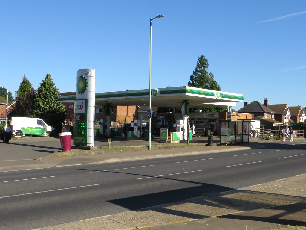BP Westmill Service Station, Bedford Road, Hitchin, Hetf… Flickr