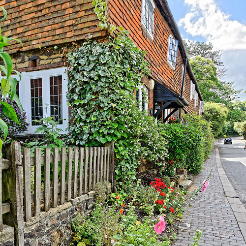 High Street Limpsfield, Surrey. Geoff Henson Flickr
