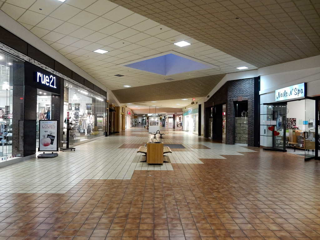 The Mallway "Hutchinson Mall' Hutchinson, KS Dblackwood Flickr