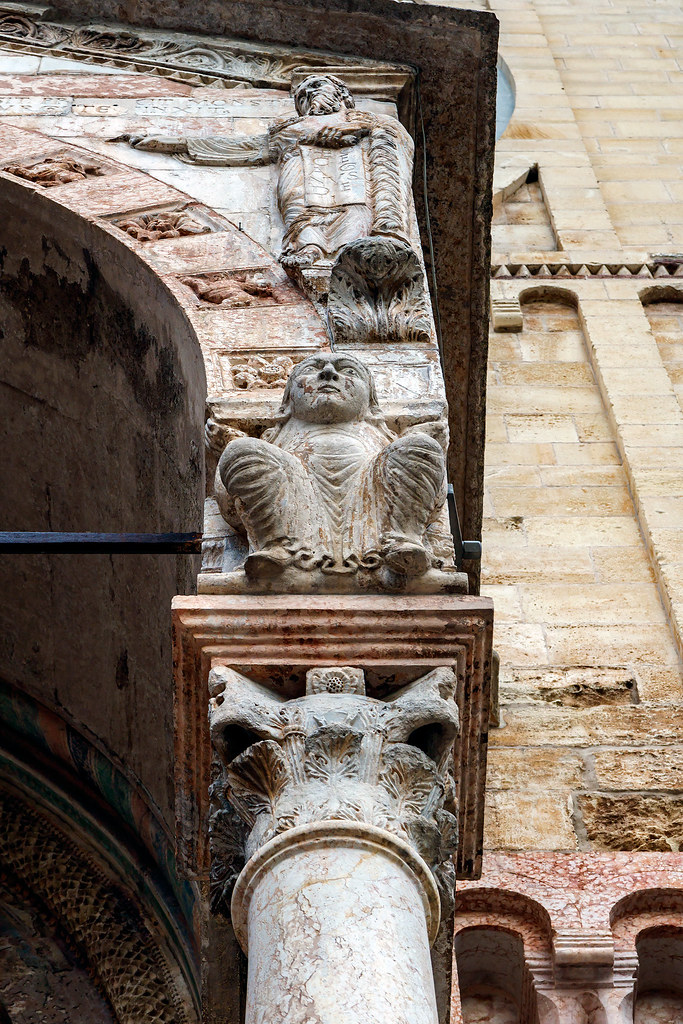 portal Details of the portal of San Zeno, Verona mym Flickr