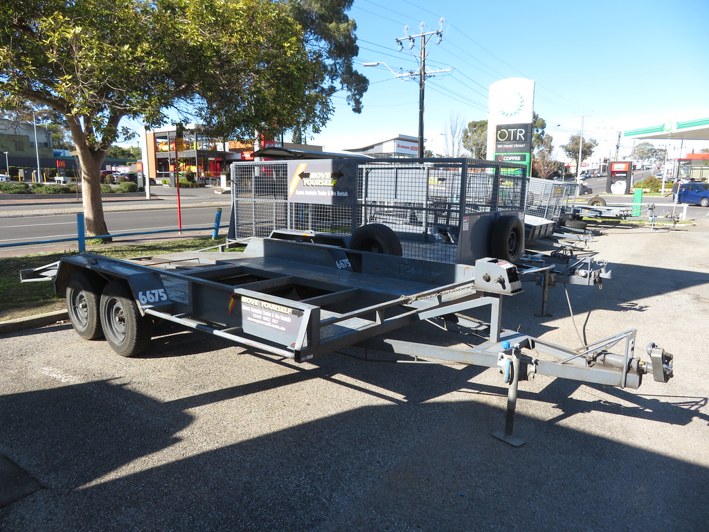Move Yourself trailers at Sprint Auto Parts Blair Athol … Flickr