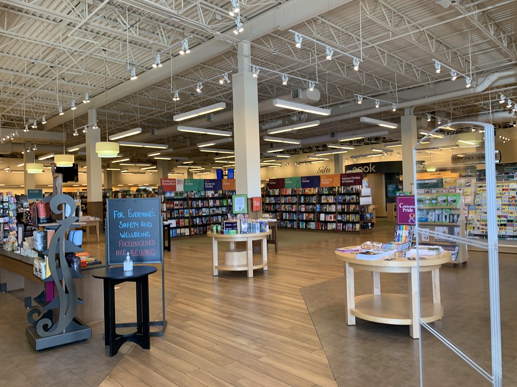 Barnes & Noble interior Barnes & Noble 2369 (23,736 squar… Flickr