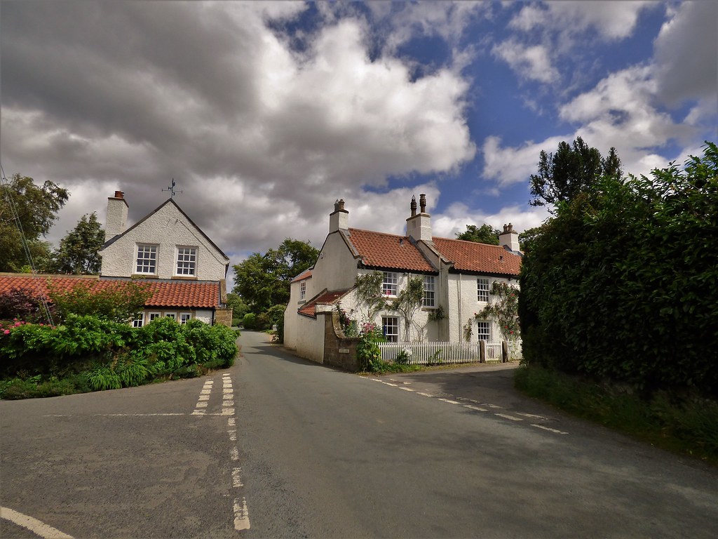 P1440844 (2) Chocolate box cottages near Great Ayton,North… Flickr