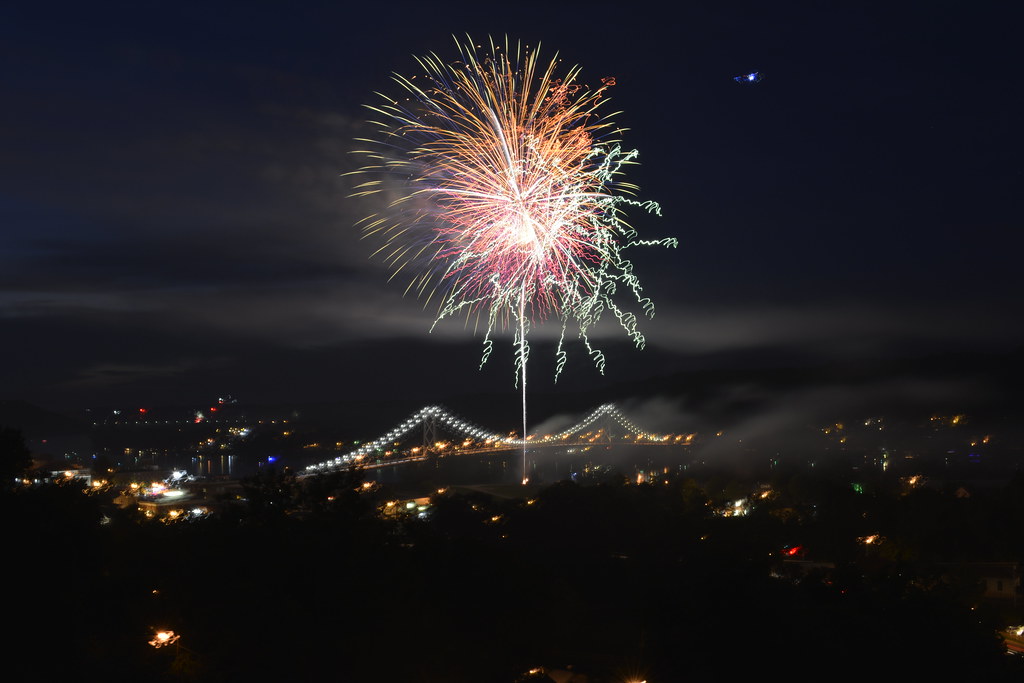 4TH OF JULY FIREWORKS 742020 MAYSVILLE, KY Taken from To… Flickr