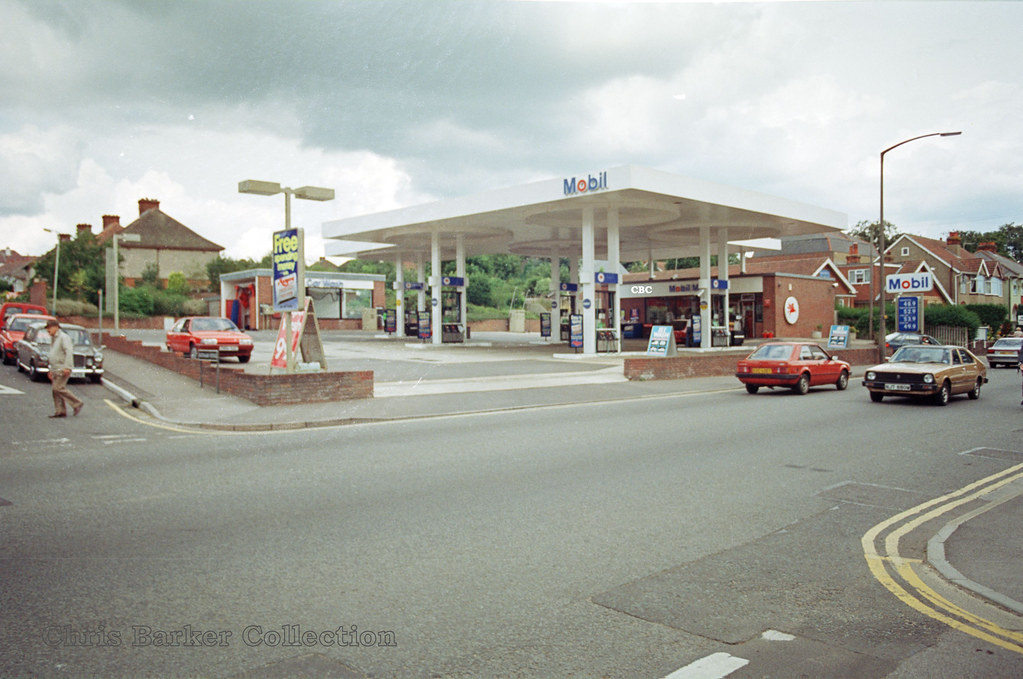 Mobil 108 Wilton Road, Salisbury, Wiltshire 1993 Flickr