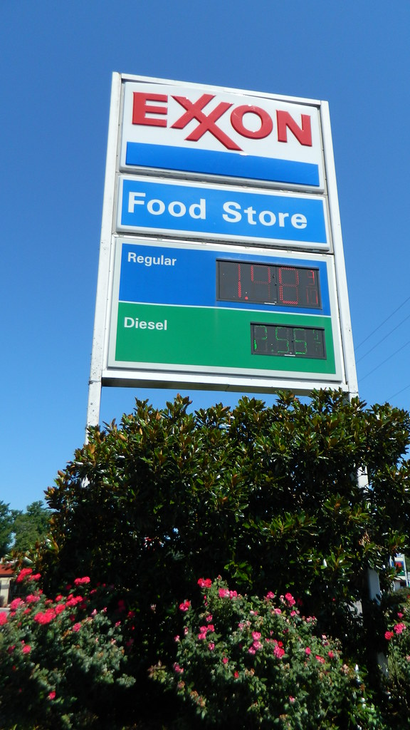 Exxon sign Exxon 59 W Windsor Boulevard, Windsor, VA Opene… Flickr