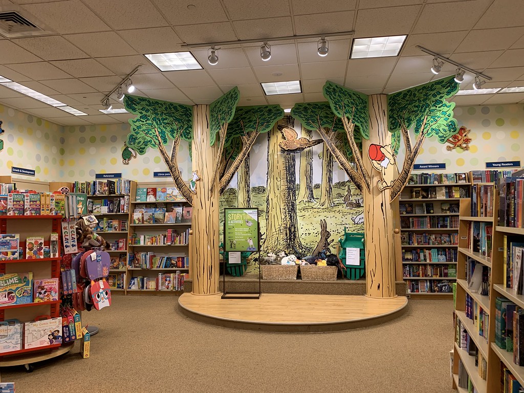 Barnes & Noble interior Barnes & Noble 2029 (27,556 squar… Flickr