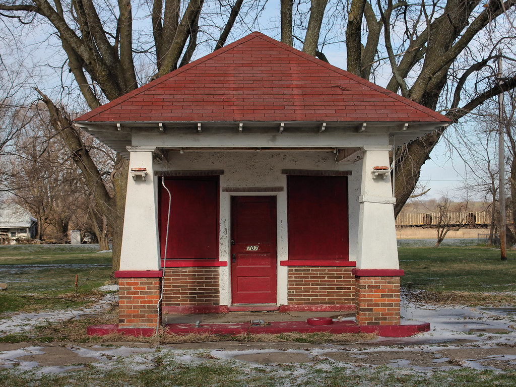 Gas Station Nodaway, IA Tom McLaughlin Flickr