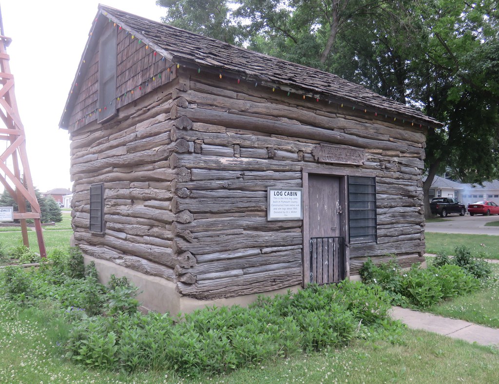 Old Plymouth County Log Cabin (Le Mars, Iowa) Located on t… Flickr