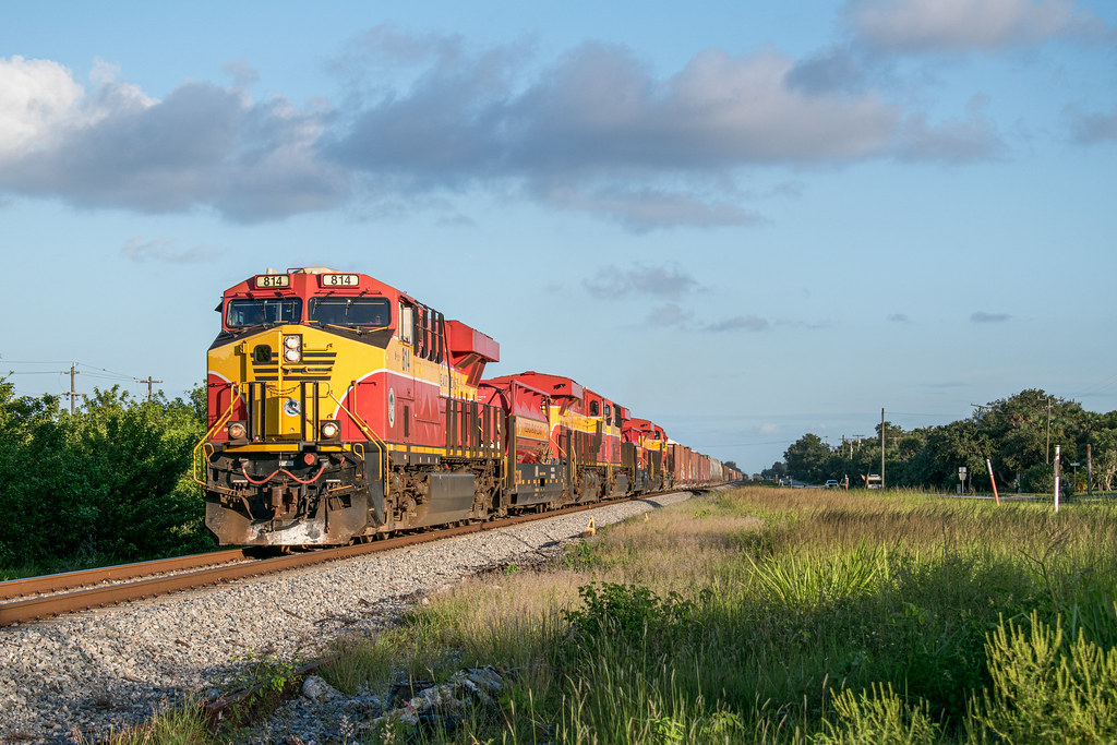 FEC 202 Indrio, FL FEC 814 leads train 202 northbound do… Flickr