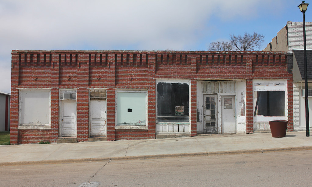 Downtown Building Diagonal, IA Tom McLaughlin Flickr