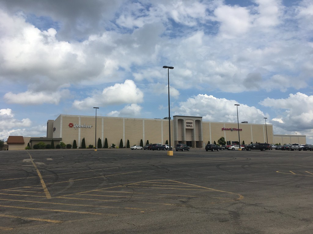 Kennedy MallDubuque, Iowa Kennedy Mall opened on April 15… Flickr