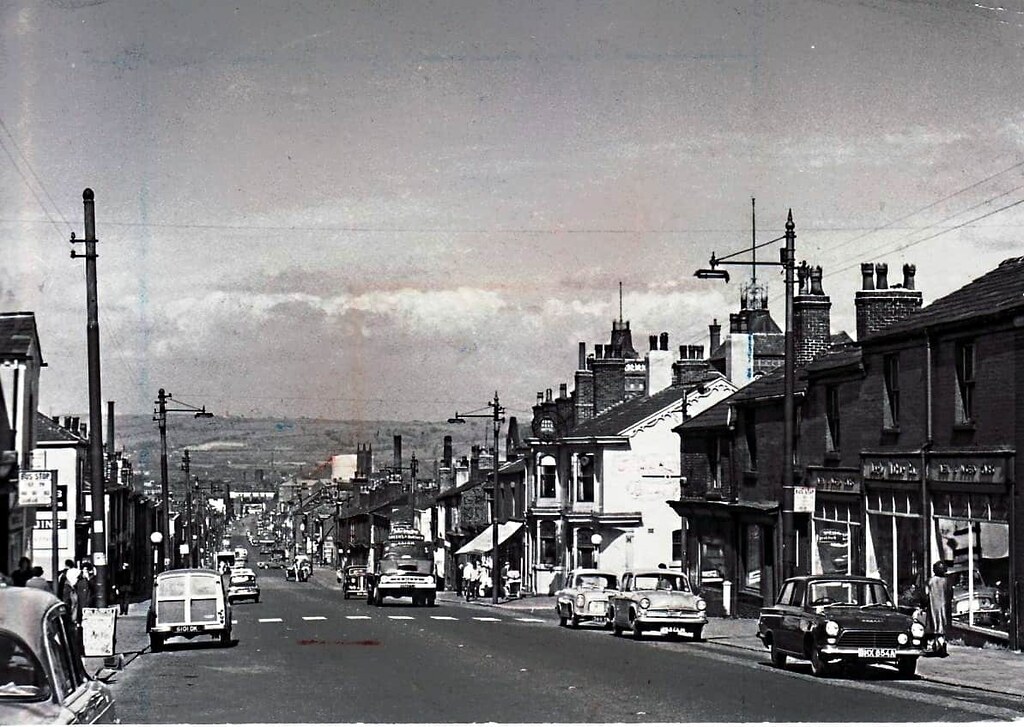 Derby Street Bolton 1975 Another view down Derby Street, B… Flickr