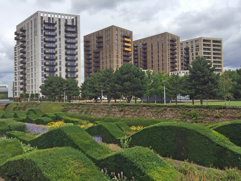 Thames Barrier Park Plus four new blocks of flats squeezed… Flickr