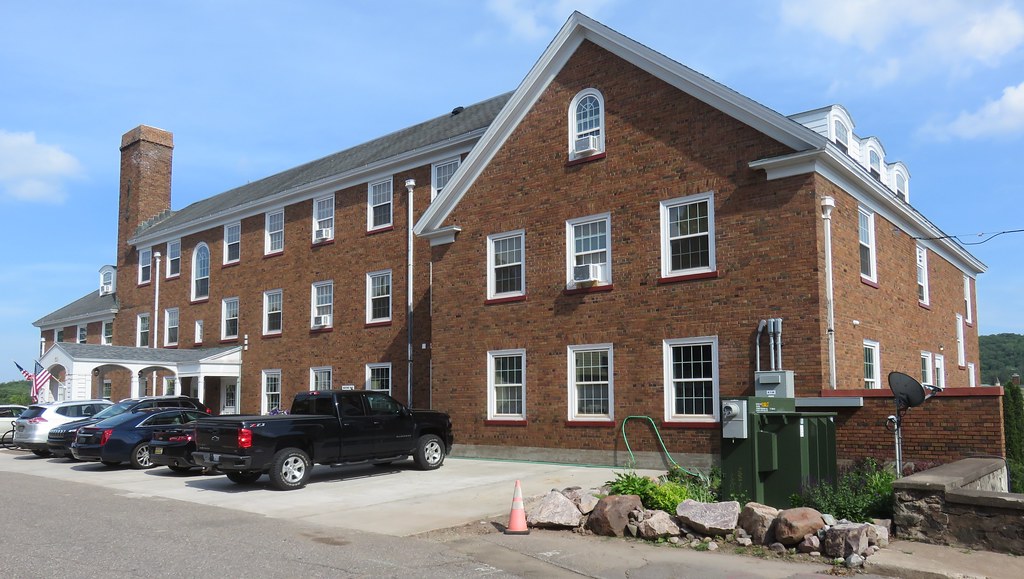 Mather Inn (Ishpeming, Michigan) Built in 1928, this struc… Flickr