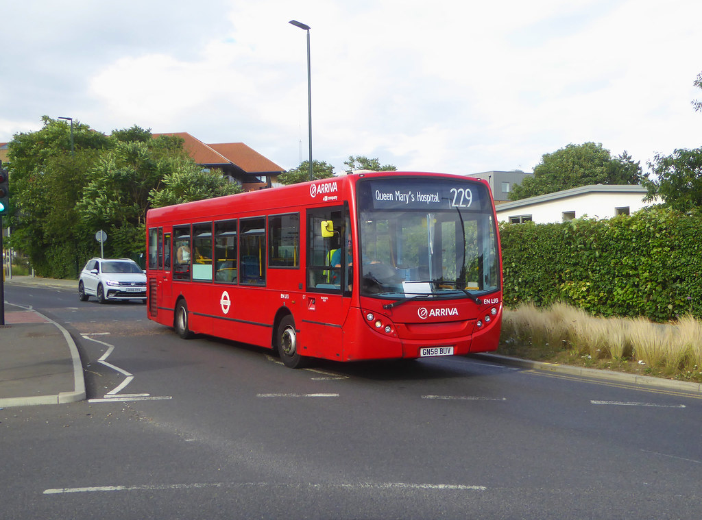 AL ENL93 GN58BUV GRAVEL HILL BEXLEYHEATH THUR 23RD J… Flickr