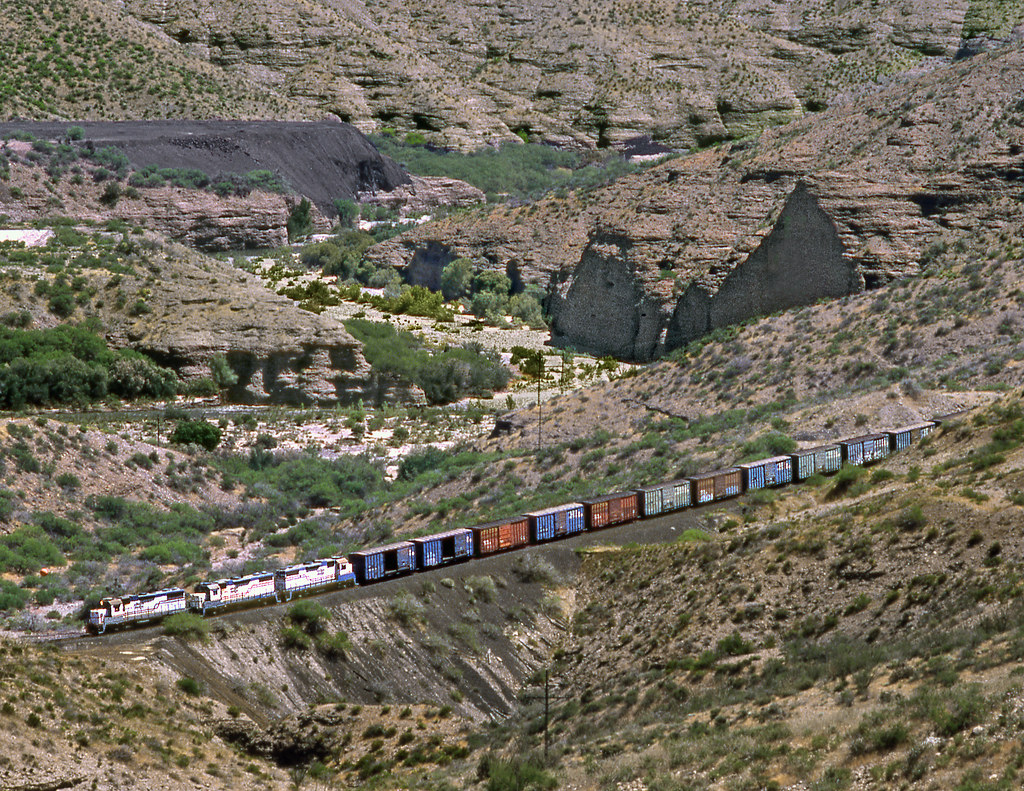 Morenci AZ Thursday April 21st 2005 1324MST A train moves … Flickr