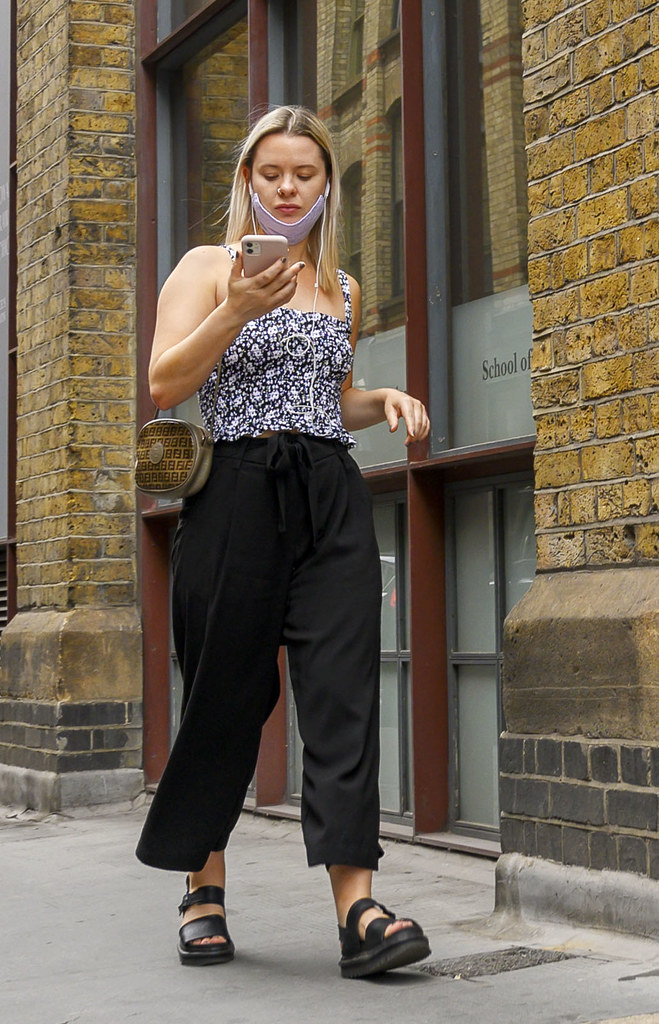 DSC_2404b Shoreditch London Charlotte Road EC2 Lady with C… Flickr