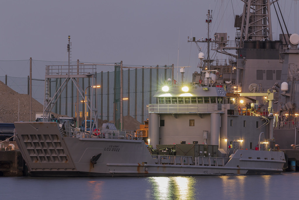USAV Harpers Ferry (LCU2022) USAV Harpers Ferry (LCU2022… Flickr
